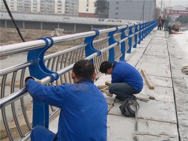 巫溪不锈钢桥梁护栏除锈维护的重要性及其方法