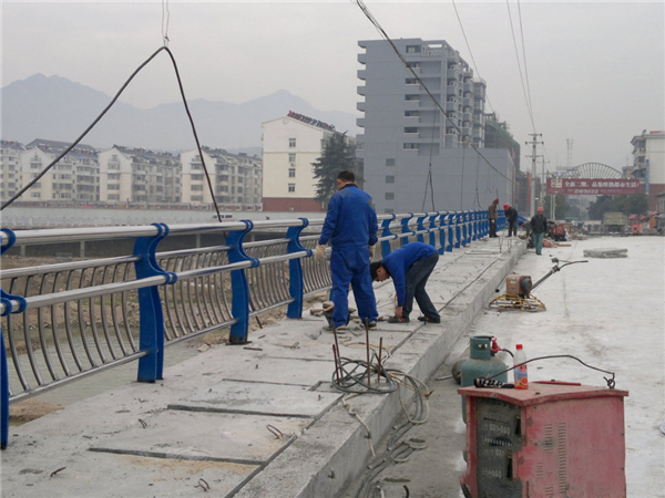 巫溪不锈钢复合管护栏常见问题及解决方案